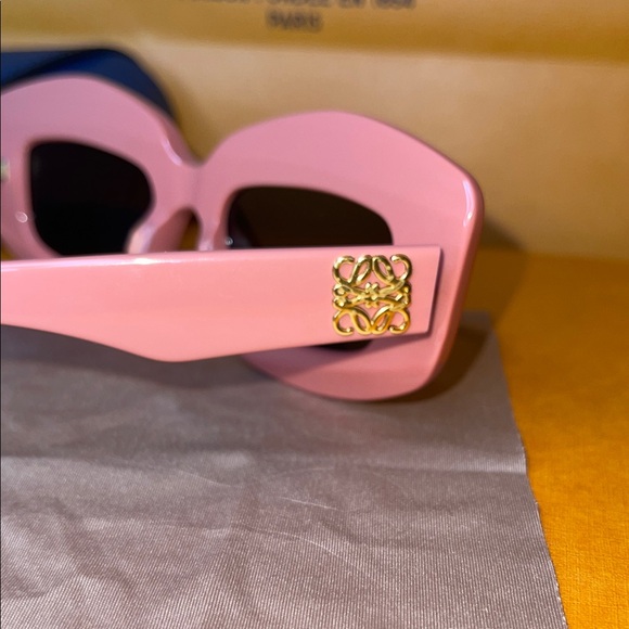 Loewe LW40114I Mauve Sunglasses  SOLD OUT IN STORES! - Picture 8 of 12